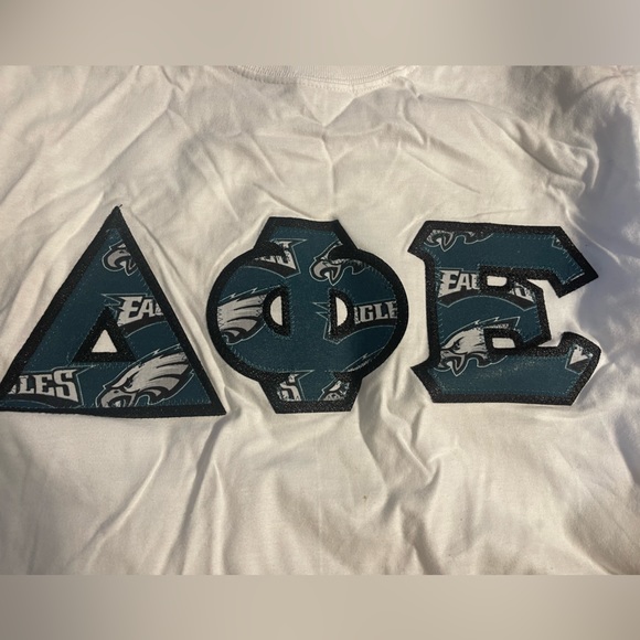 Delta Phi Epsilon Philadelphia Eagles Letters, Short Sleeve Shirt - Size Small - Picture 3 of 4